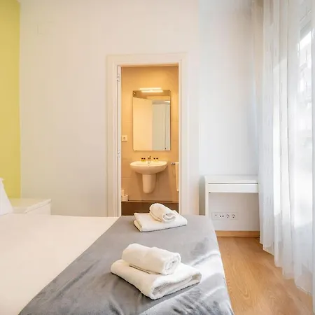 Spacious In Sant Gervasi Apartament *