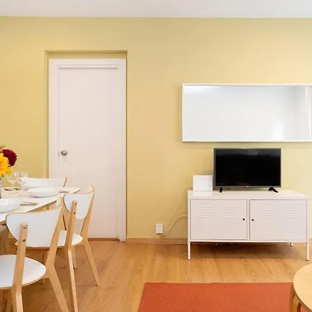 Spacious In Sant Gervasi Apartament